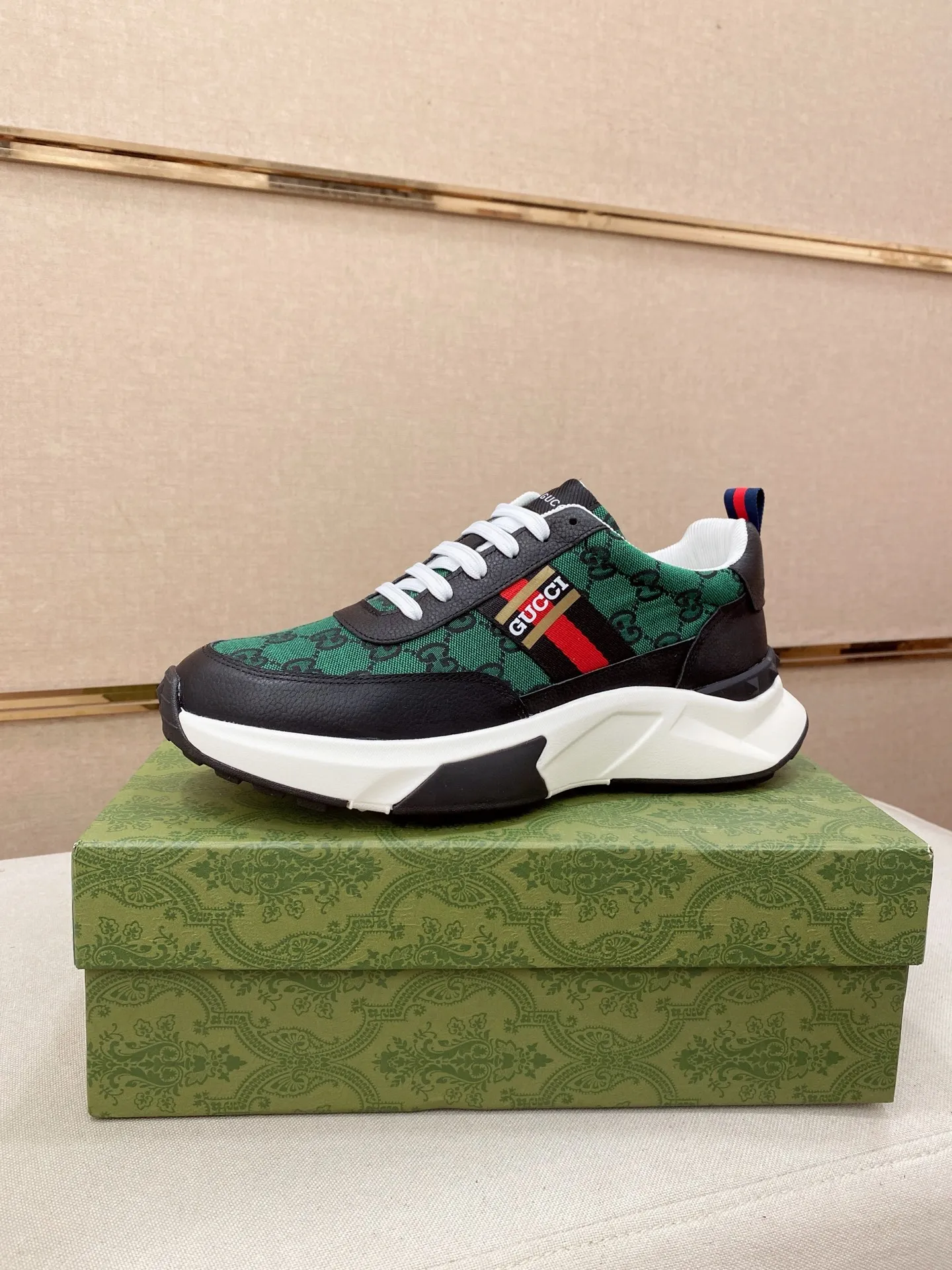 Men's men's shoes💰 462💰🇮🇹🇮🇹GUCCI🔍🔍new models are on sale at the same time at the counter. The uppers🇮🇹 are made of top-grain cowhide imported from Italy. Fully imported genuine leather lining 💪💪, completely 1⃣️ to 1⃣️ replica 🇮🇹💪💪, ⚠ sole: original sole provided by the original factory, exclusive movable molded sole super comfortable, ⚠ original factory follow-up, 🔍🔍 high quality, you can go in and out of the counter at will, welcome to compare⚠. Code number:38-44